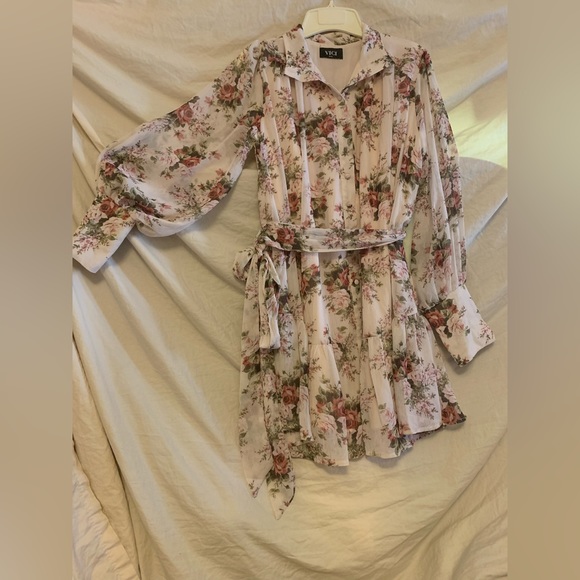 ✨💥⚡️ OF THE ESSENCE FLORAL CHIFFON BUTTON DOWN DRESS Size S NWOT - Picture 4 of 16